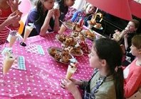 kinderfeestje thuis bonbons cupcakes taart
