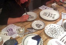 workshop handlettering op servies